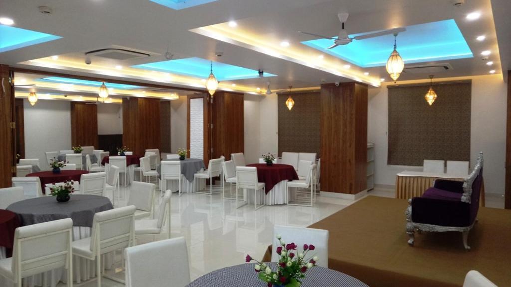 Alankrita Suites & Party Halls Mirát Kültér fotó