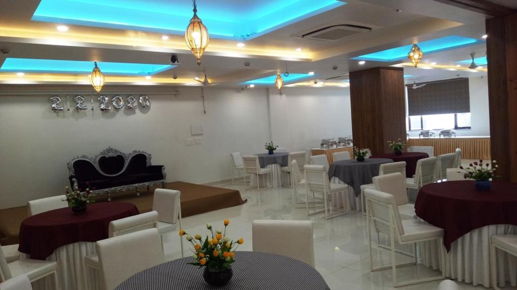 Alankrita Suites & Party Halls Mirát Kültér fotó