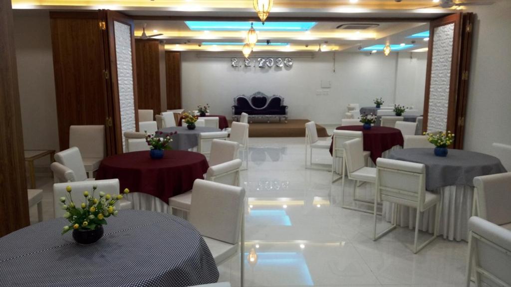 Alankrita Suites & Party Halls Mirát Kültér fotó