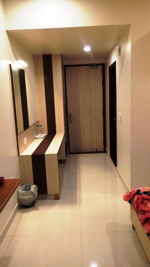 Alankrita Suites & Party Halls Mirát Kültér fotó