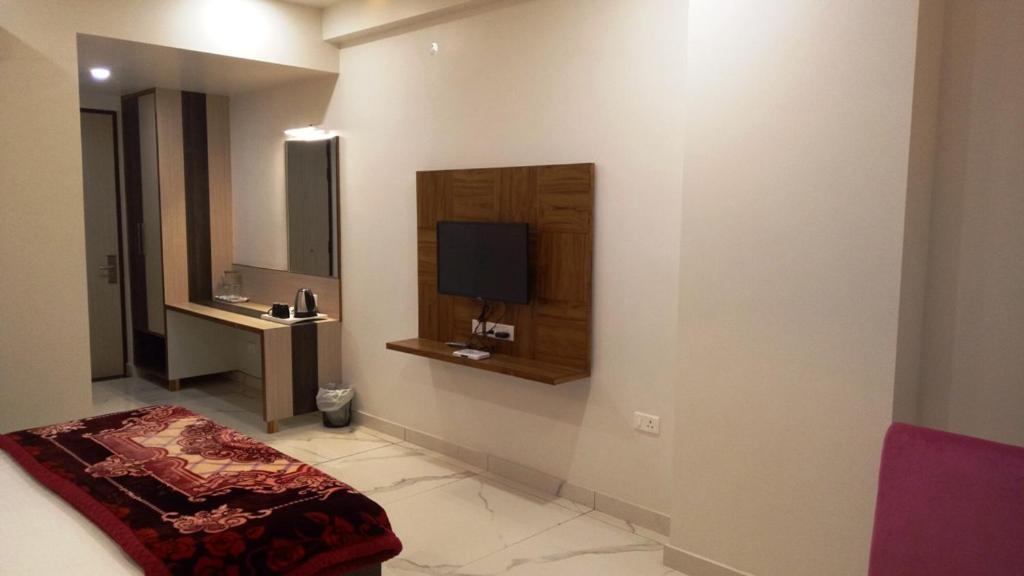 Alankrita Suites & Party Halls Mirát Kültér fotó